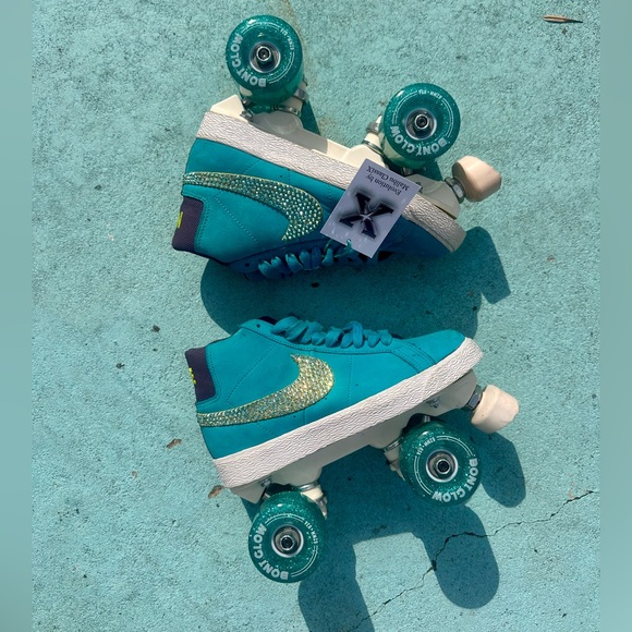 Nike Blazer SB  Roller Skates, Suede w/ Swarovski crystals, Bont Glow Wheels - Picture 7 of 10